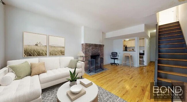 Building Photo - 402 E 83rd St