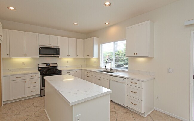 Building Photo - 2159 Island Shore Way