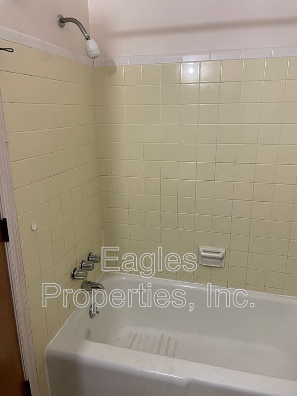 Building Photo - 413 Beech St