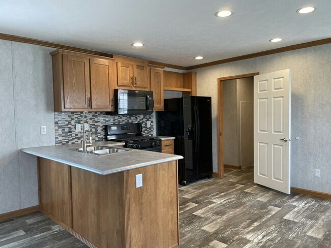 Building Photo - 638 Birchwood Dr