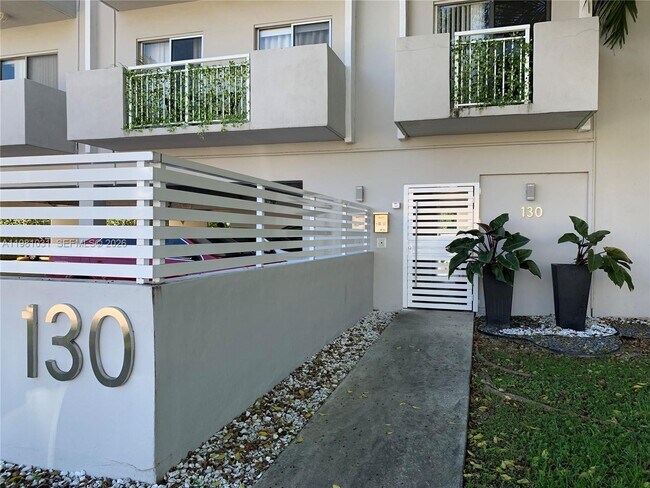 Building Photo - 130 Mendoza Ave