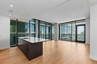 Building Photo - 610 Davis St