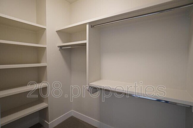 Building Photo - 3045 S Honeycomb Way