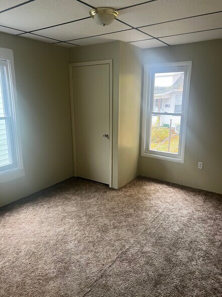 Building Photo - 823 1st Ave