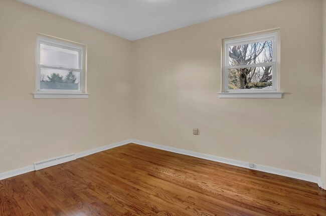 Building Photo - 3 bed 1 bath Updated Rancher For Rent