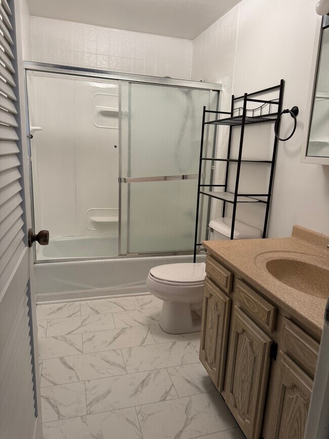 Building Photo - 304 E Mefford St