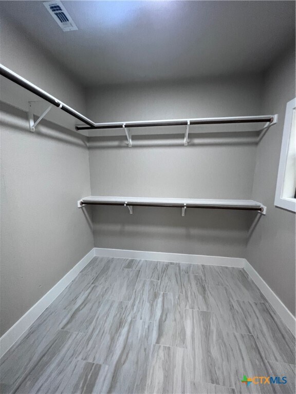 Building Photo - 725 Winding View