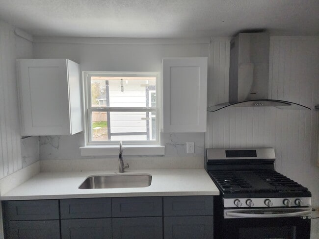 Building Photo - 4145 Conroy St