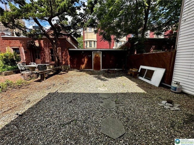 Building Photo - 37 10th St