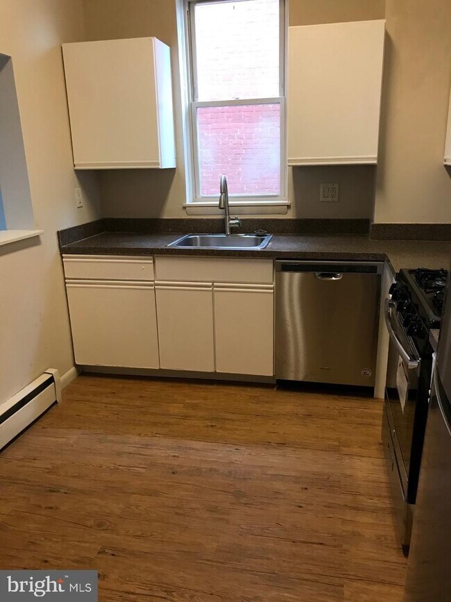 Building Photo - 215 High St