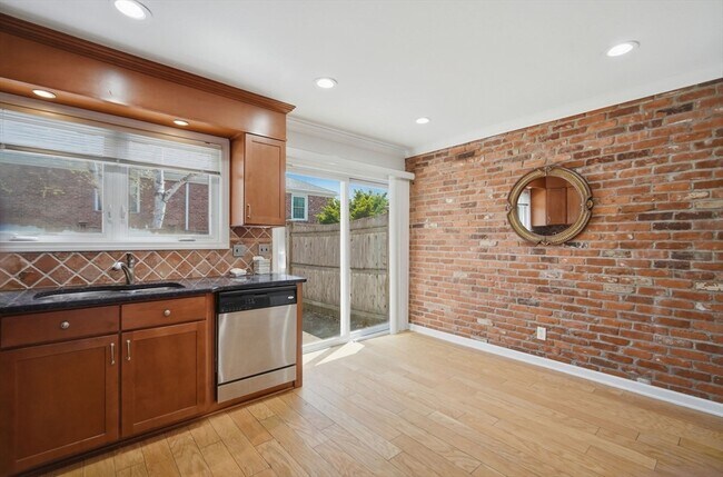 Building Photo - 1155 Dickinson St