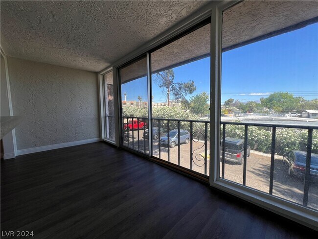 Building Photo - 1390 E Vegas Valley Dr