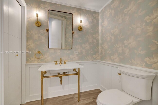 Building Photo - 848 Brickell Key Dr