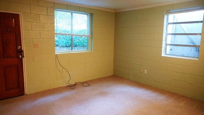 Building Photo - 1 bedroom 1 bath with den