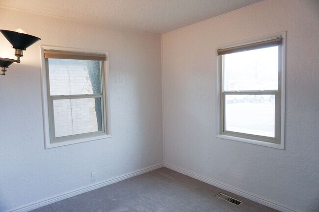 Building Photo - 194 E 4800 S
