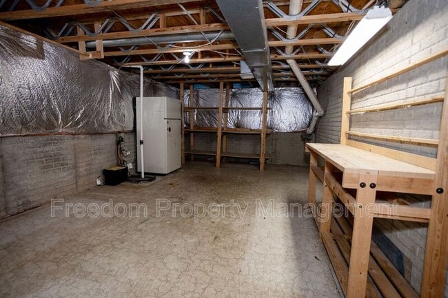 Building Photo - 8768 Tomislav St