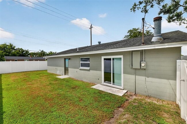 Building Photo - 3701 Feather Dr