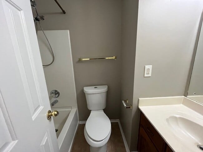 Building Photo - Renovated 3 Bedroom 2 Bath Home with 1 Car Garage!