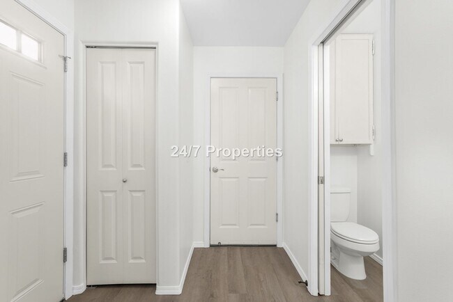 Building Photo - Enticing 3 Bed 1.5 Bath home in NE Salem!