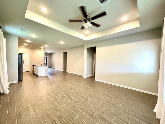 Building Photo - 8319 Divot Trce