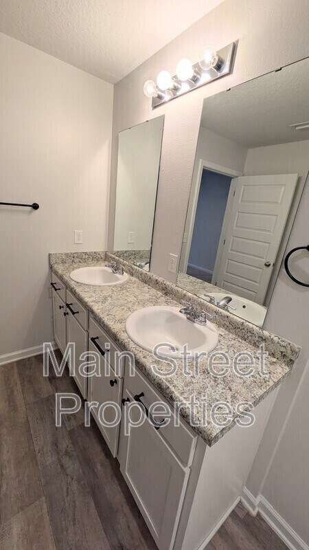 Building Photo - 10557 Queens Gate Cir
