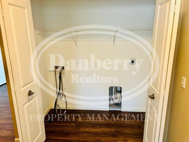 Building Photo - 1429 River Park Ln