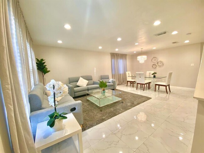 Building Photo - 738 Bridle Ridge Loop