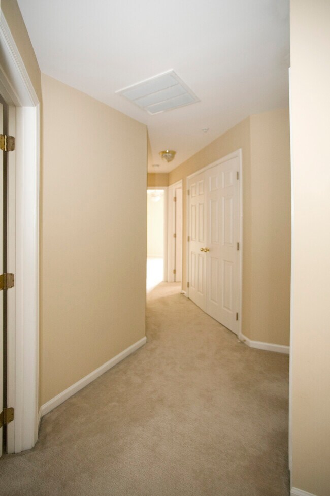 Building Photo - 42243 Black Rock Ter