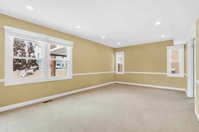 Building Photo - 1000 Cumberland Ln