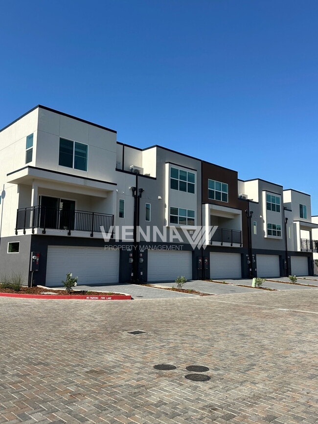 Building Photo - 8108 Quiet Knolls Dr