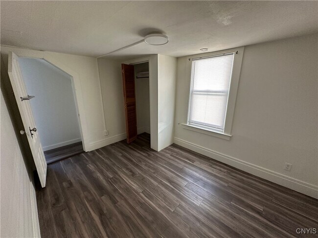 Building Photo - 225 Marlborough Rd