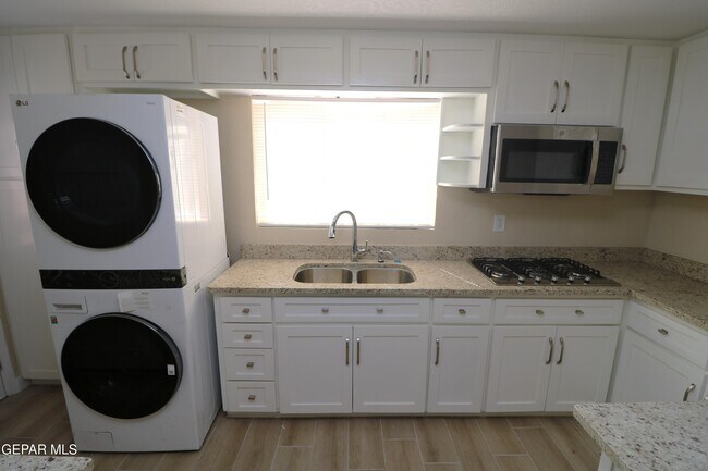 Building Photo - 536 Bataan Cir