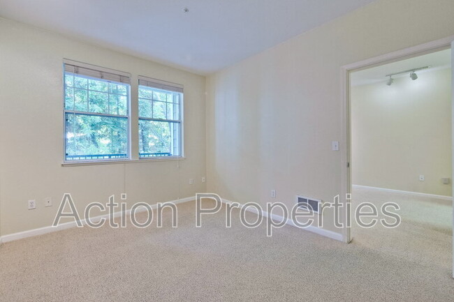 Building Photo - 2160 Santa Cruz Ave