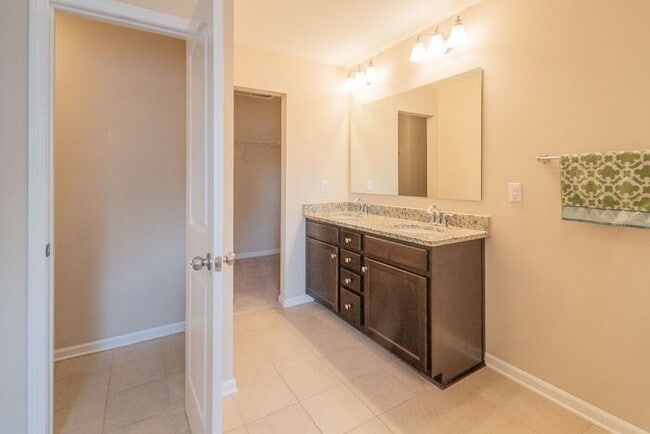 Building Photo - Third month rent free if you sign a lease before 01/31! Spacious 4 Bedroom, 3.5 Bath Home for Ren...