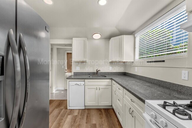 Building Photo - 227 18th St