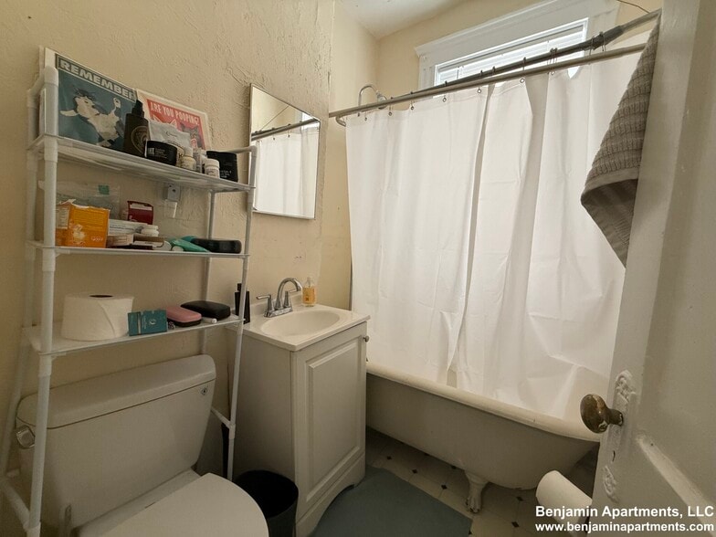 Building Photo - 55 Park Dr