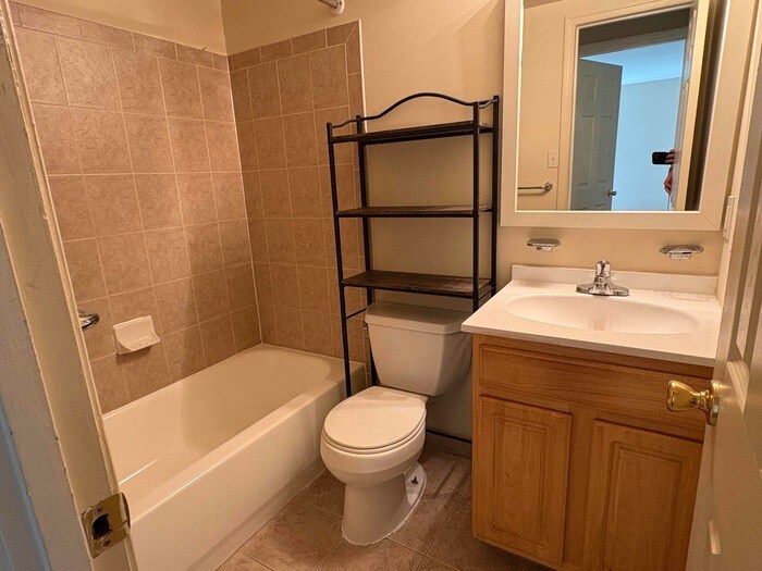 Building Photo - 7111 Donnell Pl