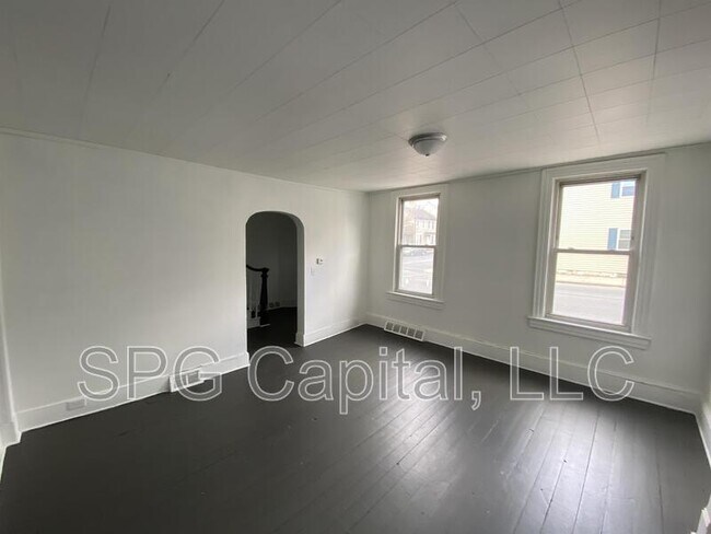 Building Photo - 340 S 2nd St