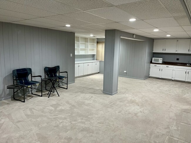 Building Photo - 275 Hickory Ln