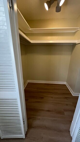 Primary Walk-in - 40 Fountain Ln
