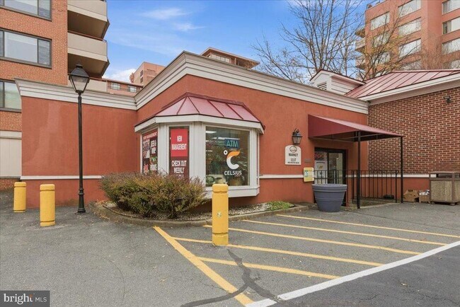 Building Photo - 1111 Arlington Blvd