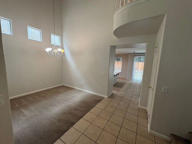 Building Photo - Great Two Story Large Bedroom, Bath Downst...