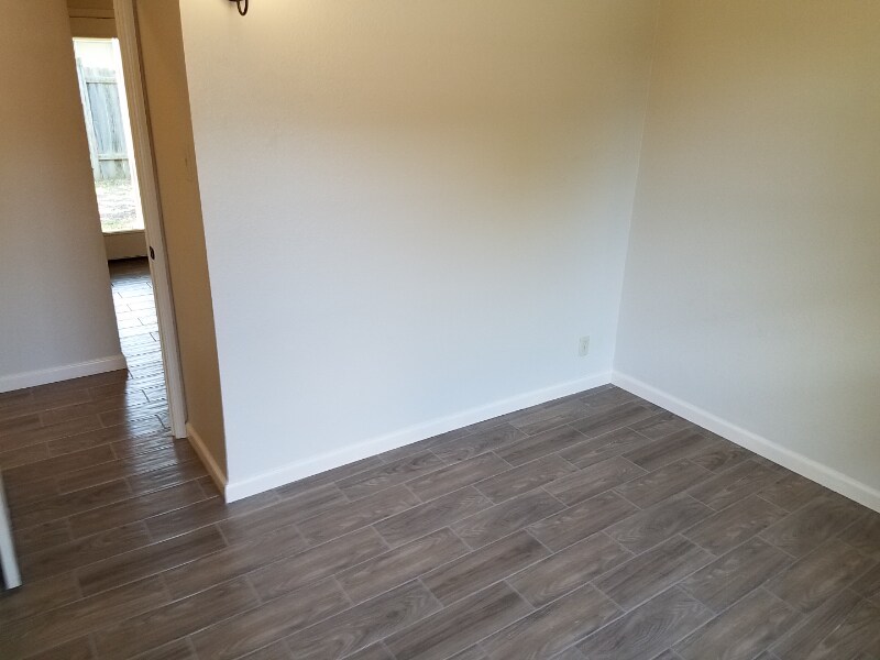 Building Photo - 5227 Vlg Gln Dr