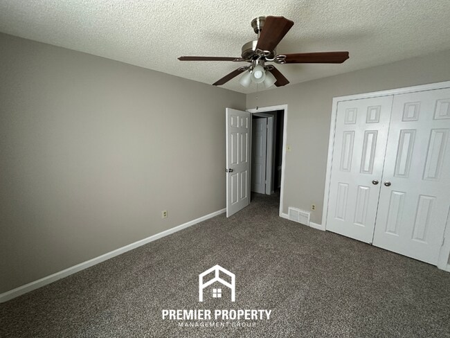 Building Photo - Beautiful 3BR/2BA Near Southwind | Soaring Vaulted Ceilings, Fireplace & Quiet Cove
