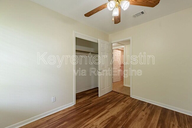 Building Photo - 4601 Lennox Dr