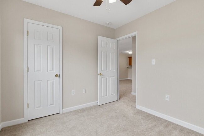 Building Photo - Freshly Updated 3 bed 2 bath Townhome in P...