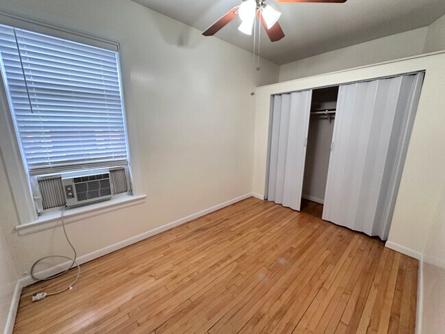 Building Photo - 4453 N Kilbourn Ave