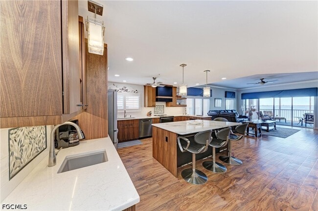 Building Photo - 14813 Laguna Dr
