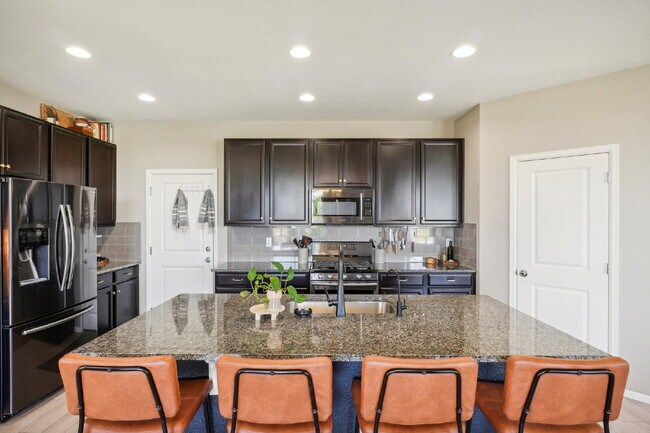 Building Photo - "Spacious 4-Bedroom Retreat with 2.5 Baths in Reunion!"