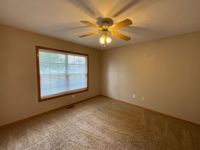 Building Photo - Beautiful Home on Private Setting